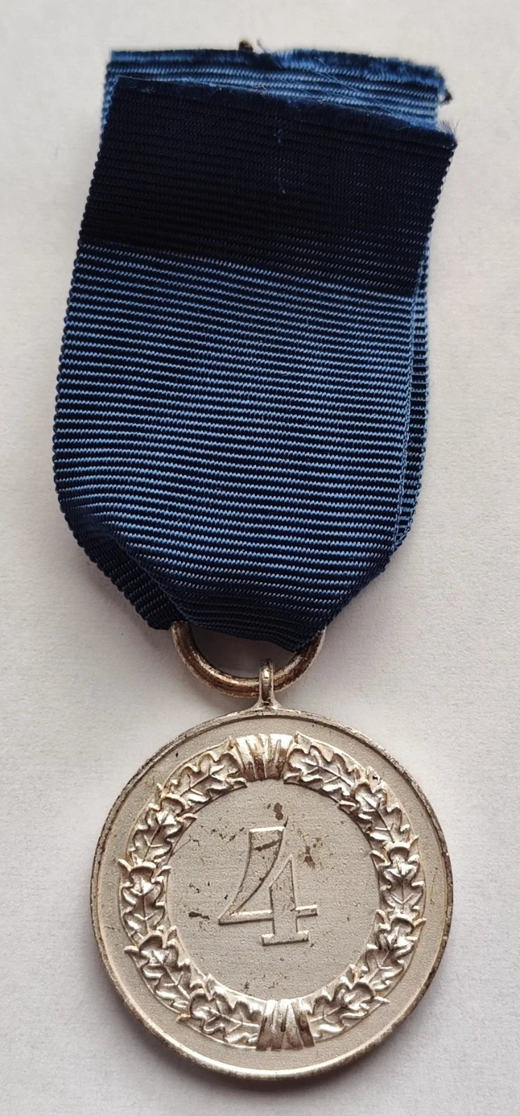 ABZEICHEN - 4 JAHRE DIENSTZEIT BEI DER WEHRMACHT - AM BAND - ORDEN