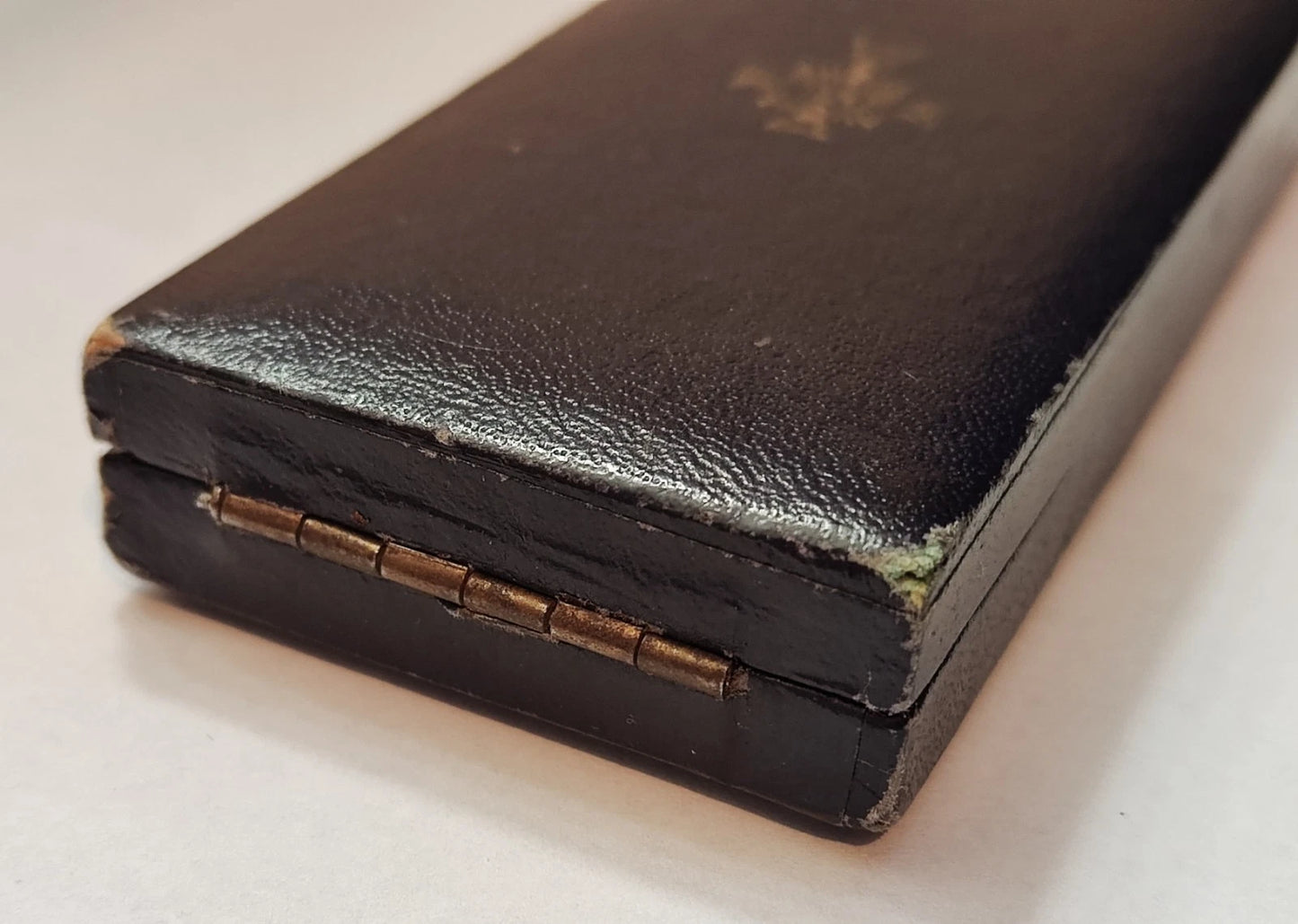 MUTTERKREUZ - 1. STUFE GOLD - ORIGINAL ETUI - AM LANGEN BAND - ORDEN