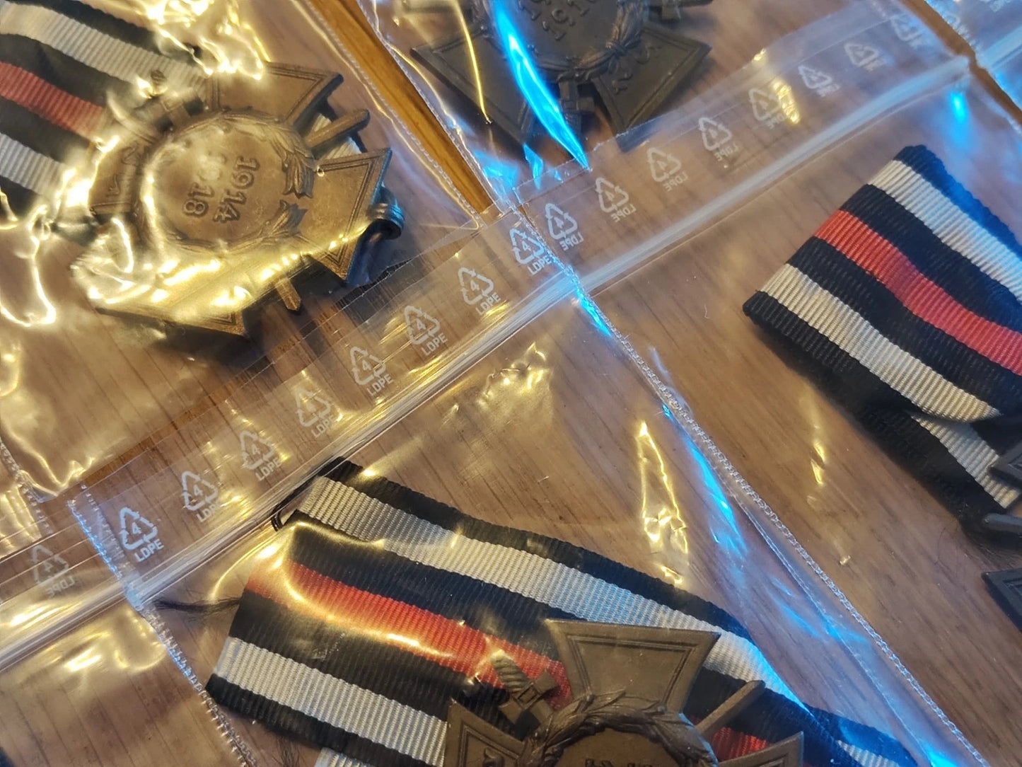 1 x FRONTKÄMPFERKREUZ 1914/1918 - AM BAND - ORDEN