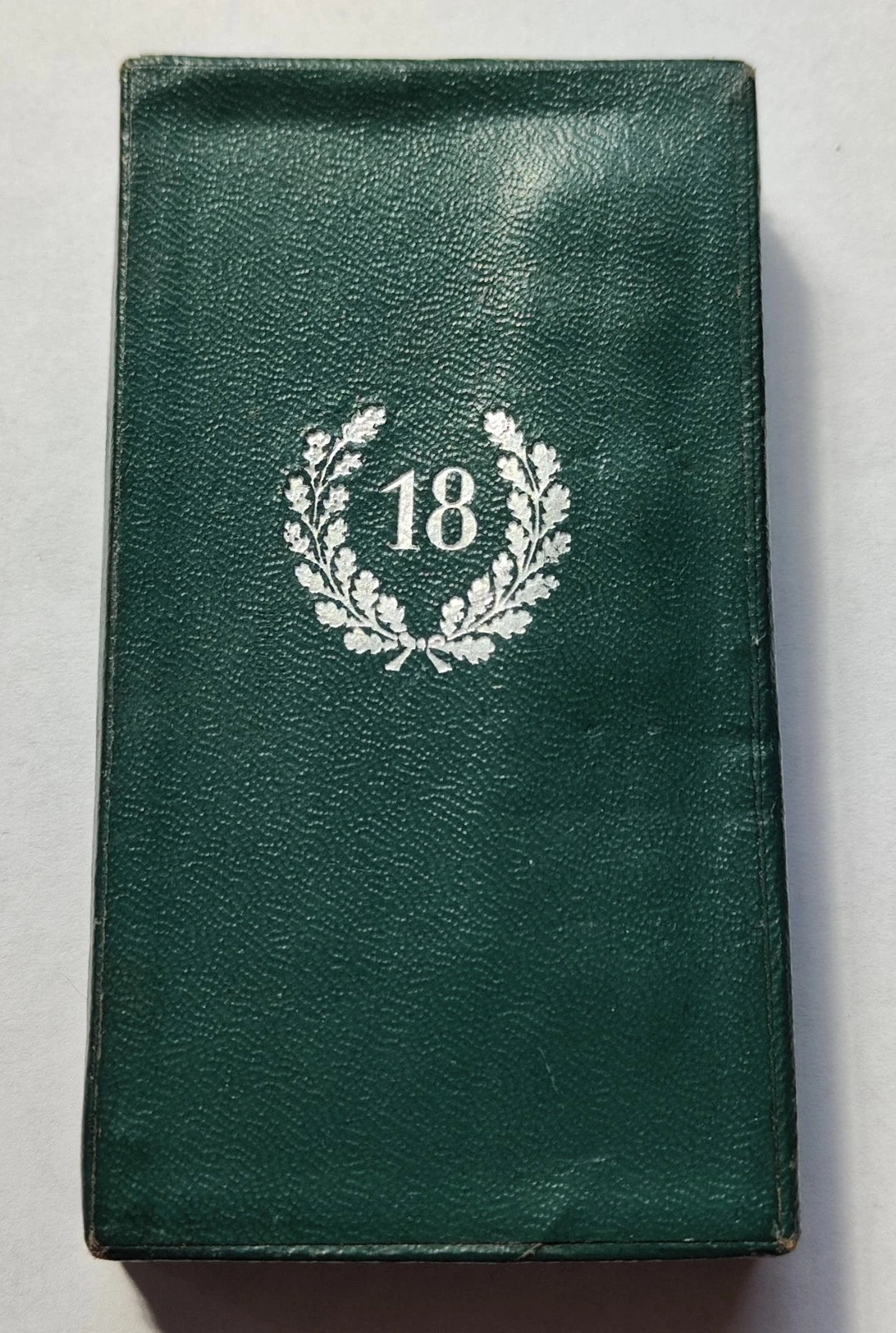DIENSTAUSZEICHNUNG POLIZEI - 2 STUFE SILBER - FÜR 18 JAHRE IM DIENST 1938 - IM ORIGINAL ETUI MIT BAND - ORDEN