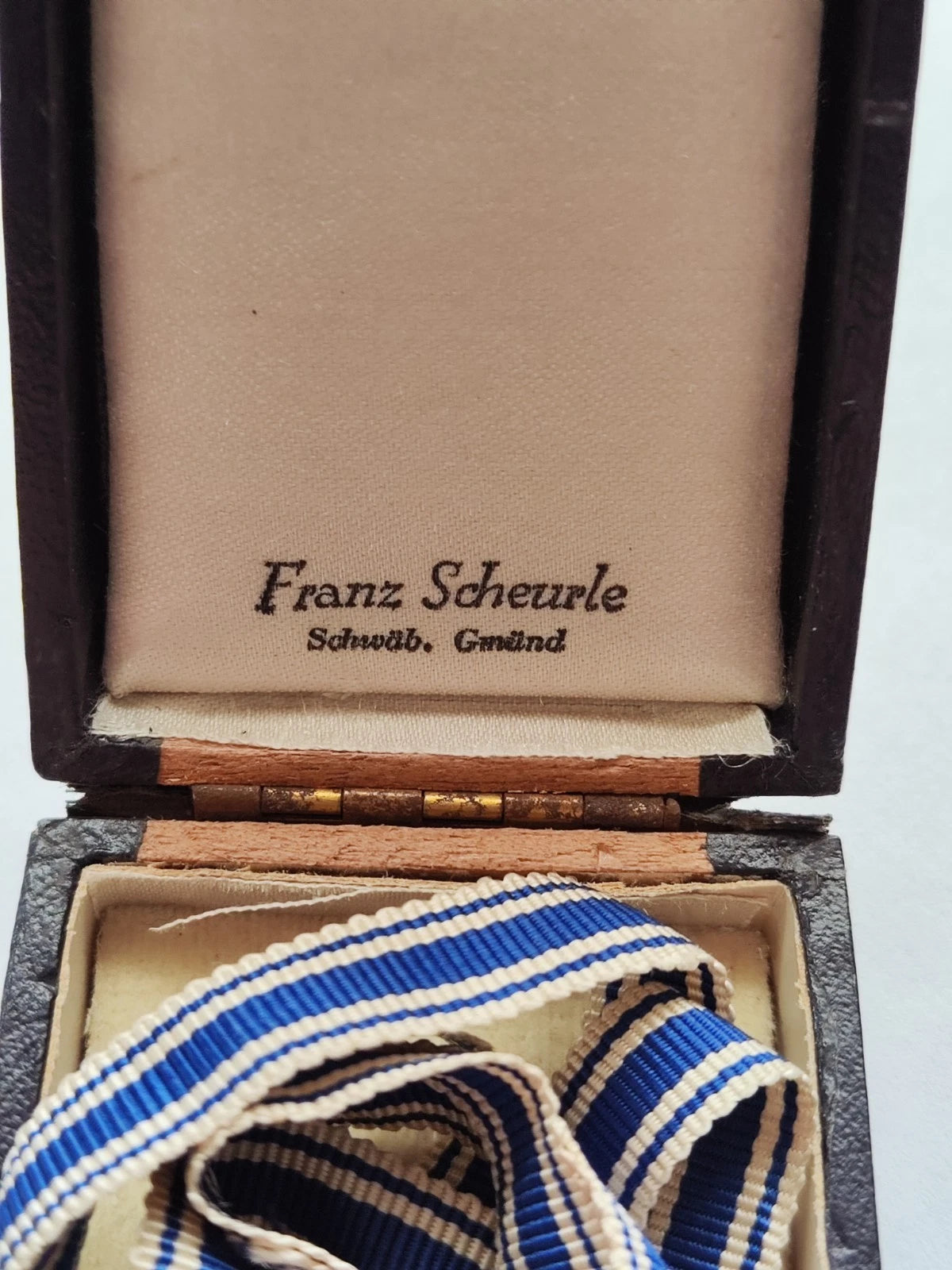 MUTTERKREUZ - 1. STUFE GOLD - ORIGINAL ETUI - AM LANGEN BAND - ORDEN