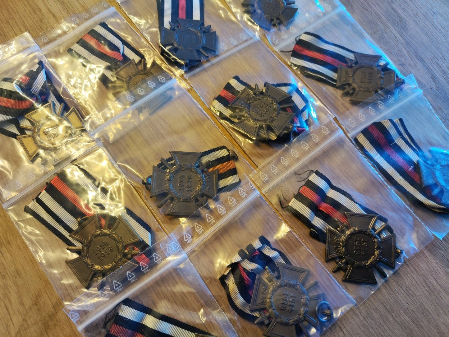 1 x FRONTKÄMPFERKREUZ 1914/1918 - AM BAND - ORDEN