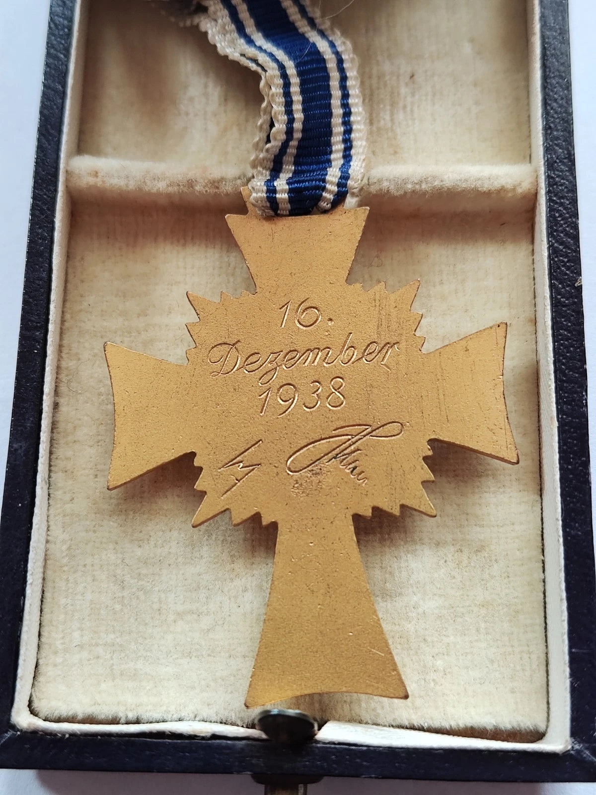 MUTTERKREUZ - 1. STUFE GOLD - ORIGINAL ETUI - AM LANGEN BAND - ORDEN