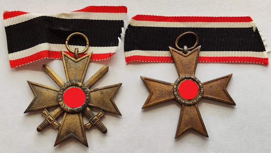 2 x KRIEGSVERDIENSTKREUZ 2. KLASSE MIT & OHNE SCHWERTER - MIT BANDABSCHNITT - ORDEN - 1939
