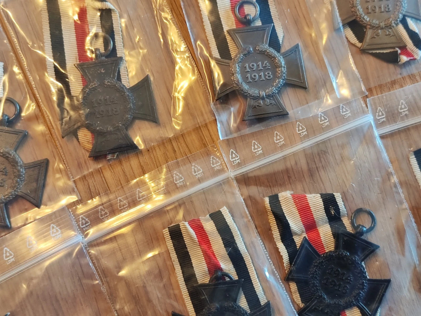 1 x WITWENKREUZ 1914/1918 - MIT BANDABSCHNITT - ORDEN