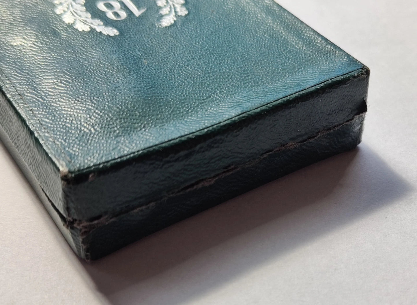 DIENSTAUSZEICHNUNG POLIZEI - 2 STUFE SILBER - FÜR 18 JAHRE IM DIENST 1938 - IM ORIGINAL ETUI MIT BAND - ORDEN