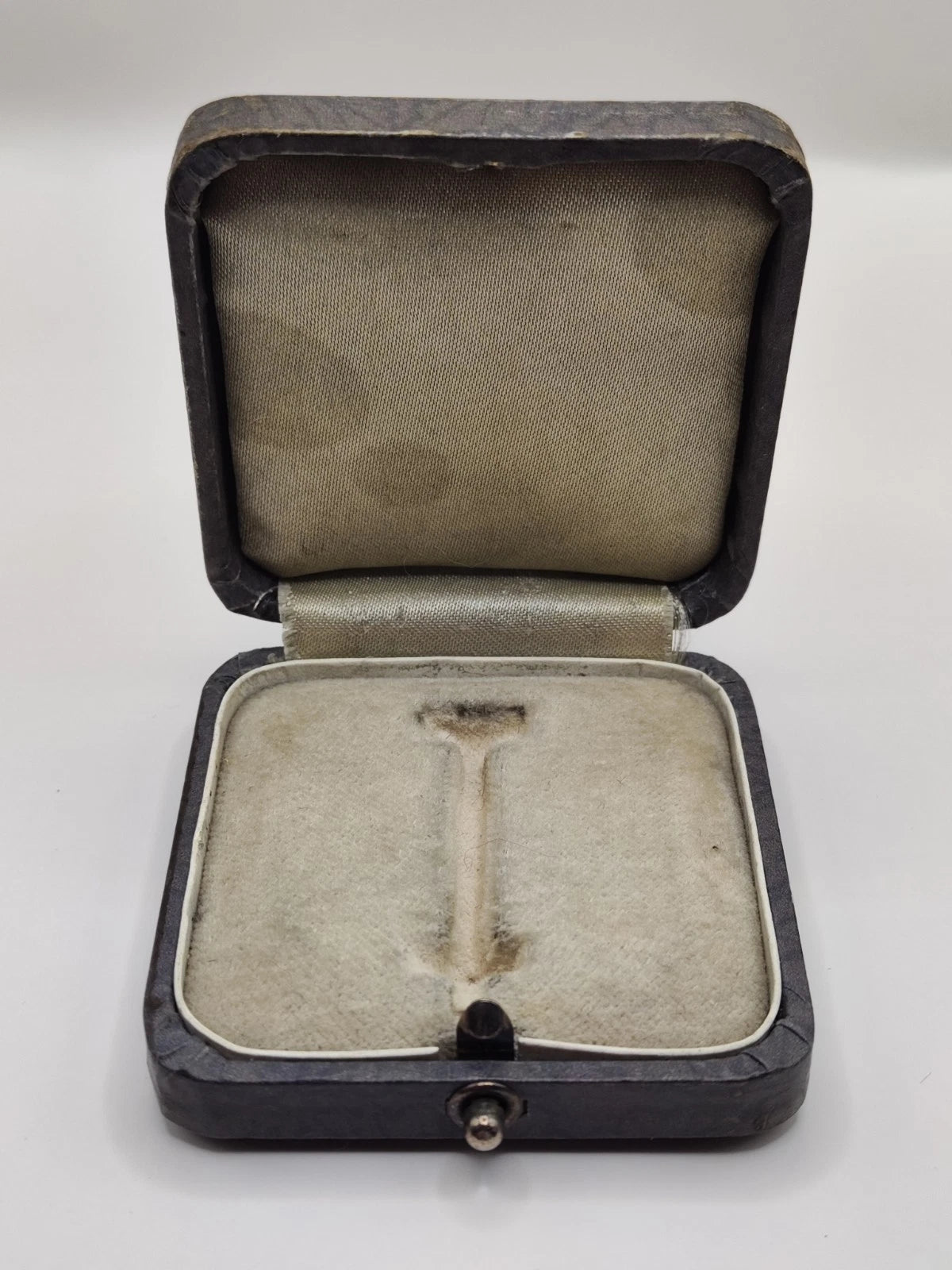 SELTENES ETUI ZUM EISERNEN KREUZ 1. KLASSE 1914/1939 - BLUMENMUSTER - ORDEN