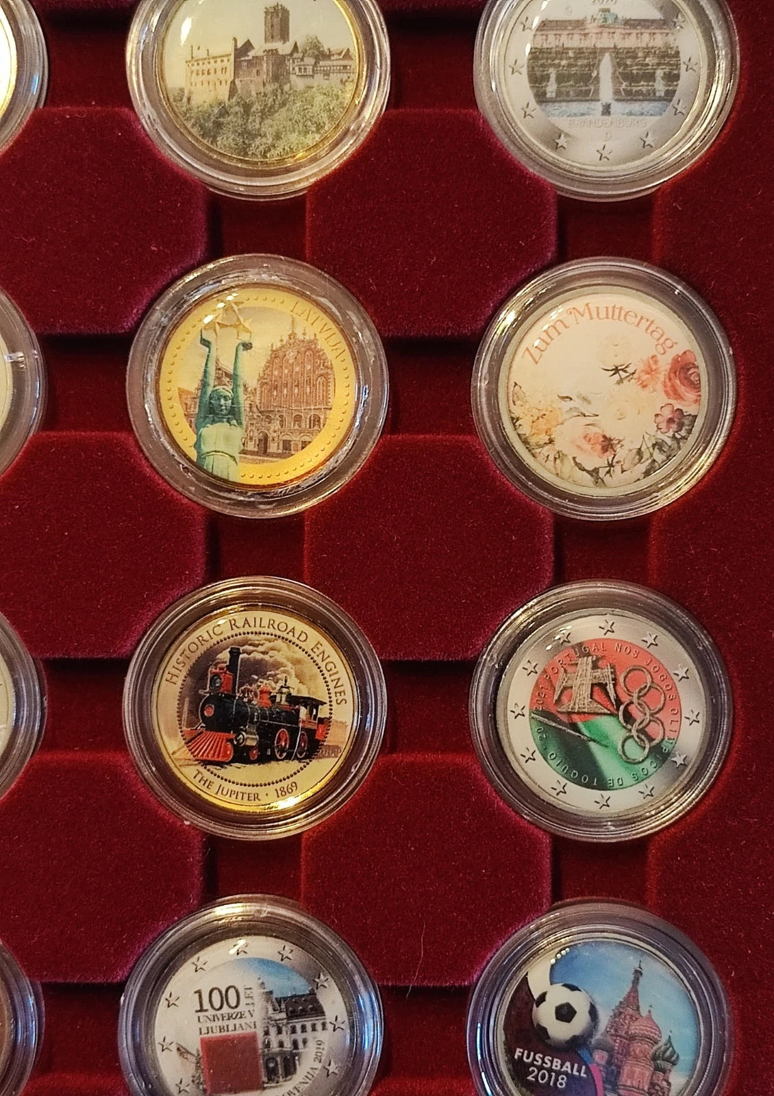35 x 2 Euro Münze Sammlung mit Etui - diverse Motive / Europa - koloriert & vergoldet
