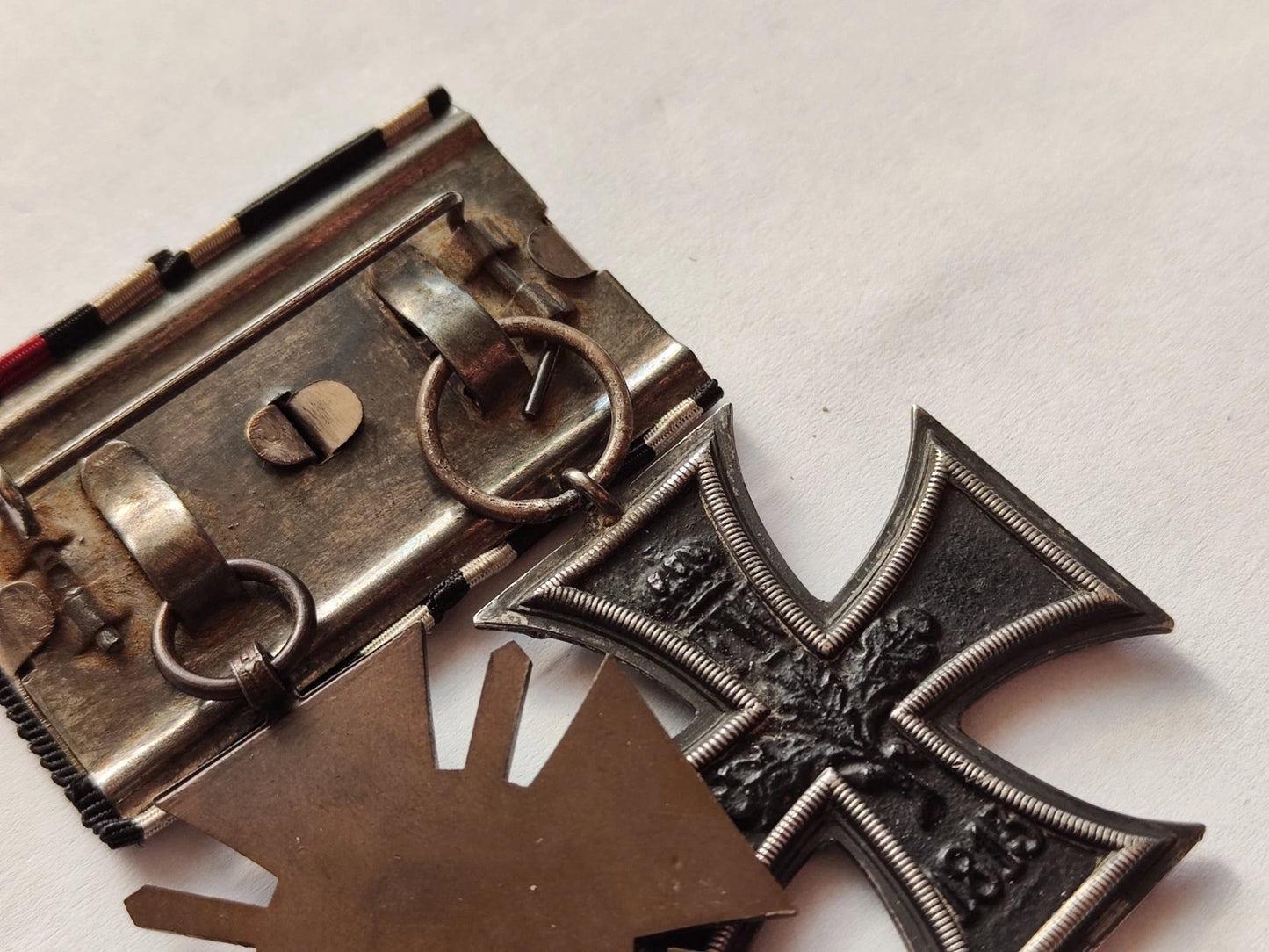 2 ORDEN - EISERNES & FRONTKÄMPFER KREUZ - ORDENSSPANGE & FELDSPANGE