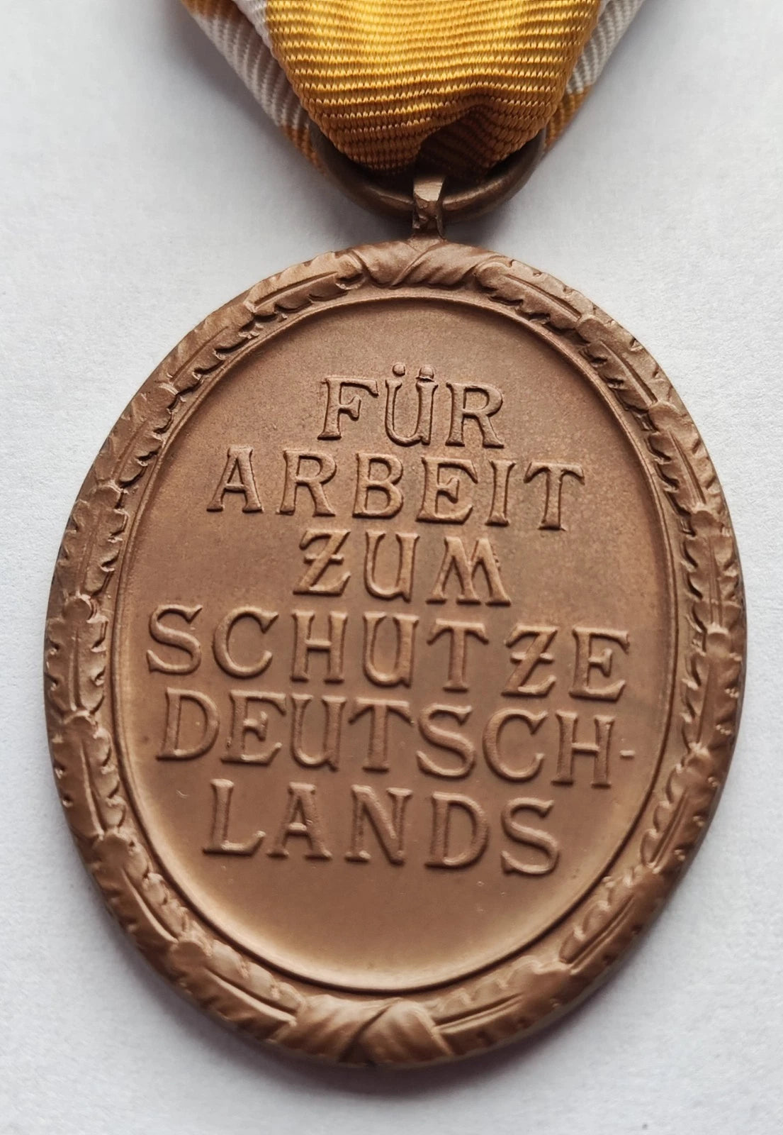 ABZEICHEN - FÜR ARBEITEN AM SCHUTZWALL DEUTSCHLANDS - AM BAND - ORDEN