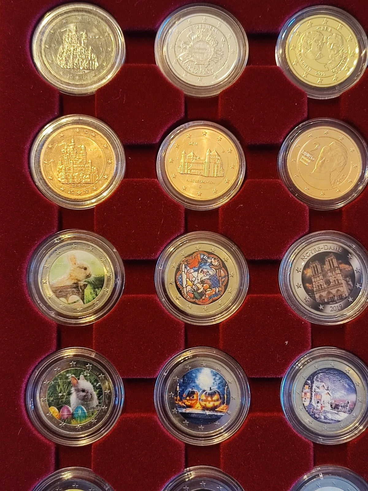35 x 2 Euro Münze Sammlung mit Etui - diverse Motive / Europa - koloriert & vergoldet